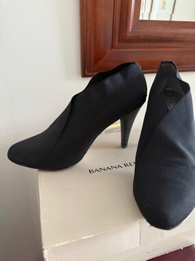 Banana Republic Black Textured Pointed Heel Booties